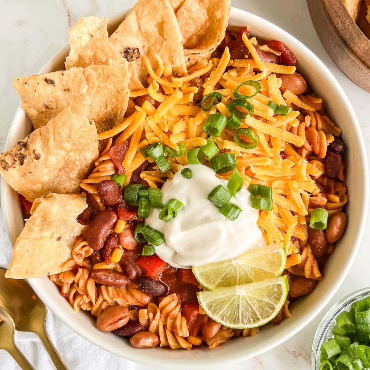 Easy Vegan Chili Mac (slow cooker or stovetop) - Easy Chickpeasy